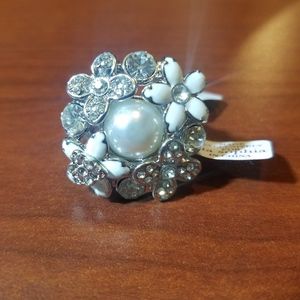 Lia Sophia size 8 fashion ring